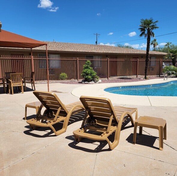 Pool Deck - Catalina Country Studio Apartments