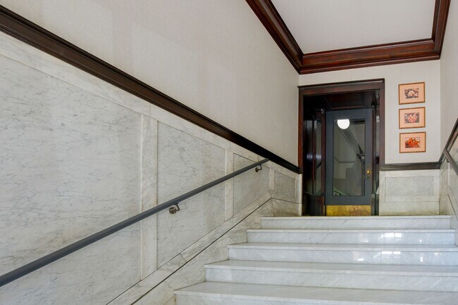 Building Photo - 1364 E 48th St