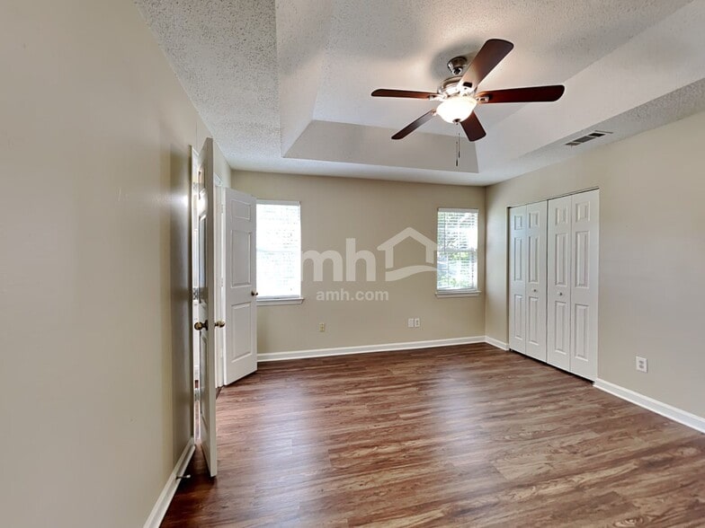 Building Photo - 131 The Esplanade Way SW