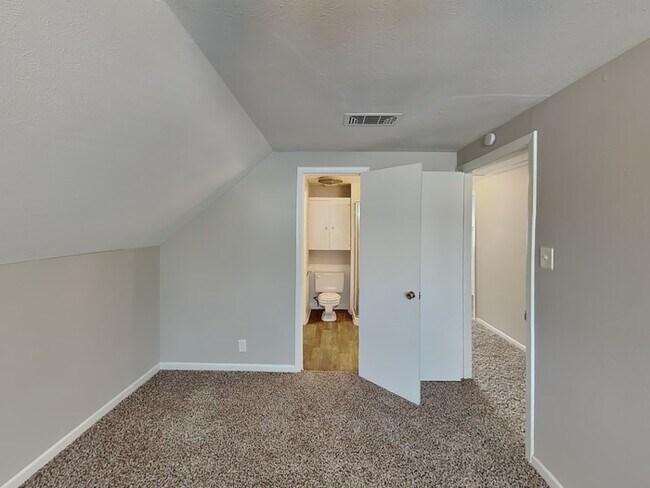 Building Photo - 1514 Regina Ct S