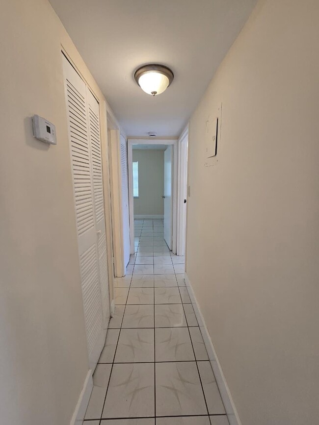 Building Photo - 4304 NW 9th Ave