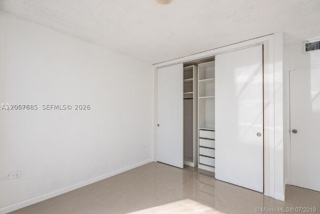 Building Photo - 7545 E Treasure Dr