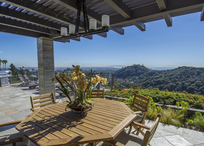 Building Photo - Magnificent views! Completely Private! One...