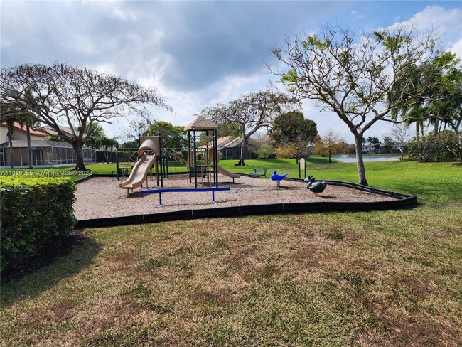 Building Photo - 10246 Lexington Estates Blvd