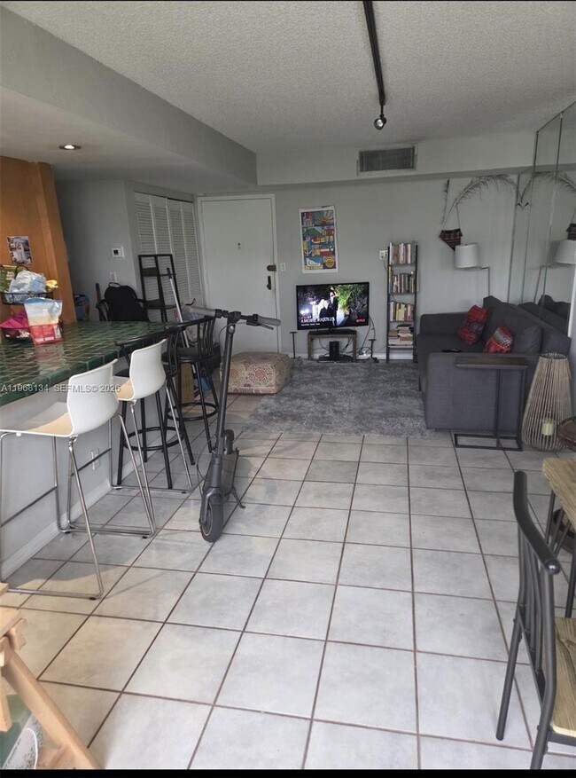 Building Photo - 17021 N Bay Rd