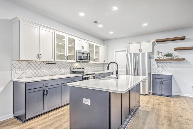 Building Photo - 132 McClellan Way