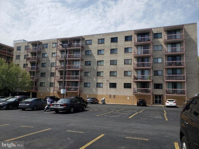 Building Photo - 130 Slade Ave