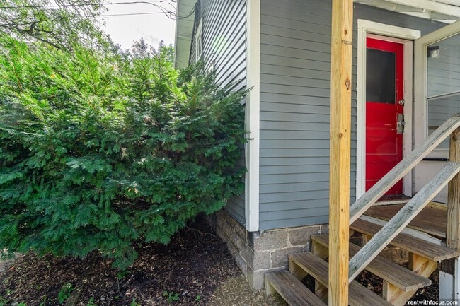 Building Photo - 579 Mt Vernon St