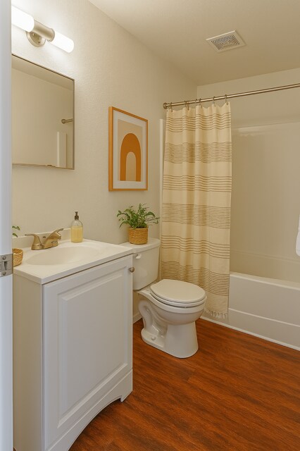 Building Photo - 2037 Vanderbilt Ct