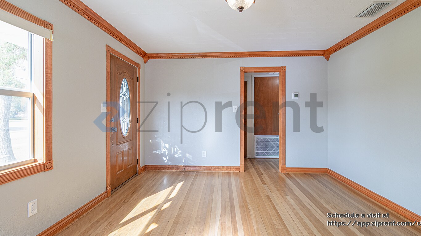 Building Photo - 3303 E Grant Ave