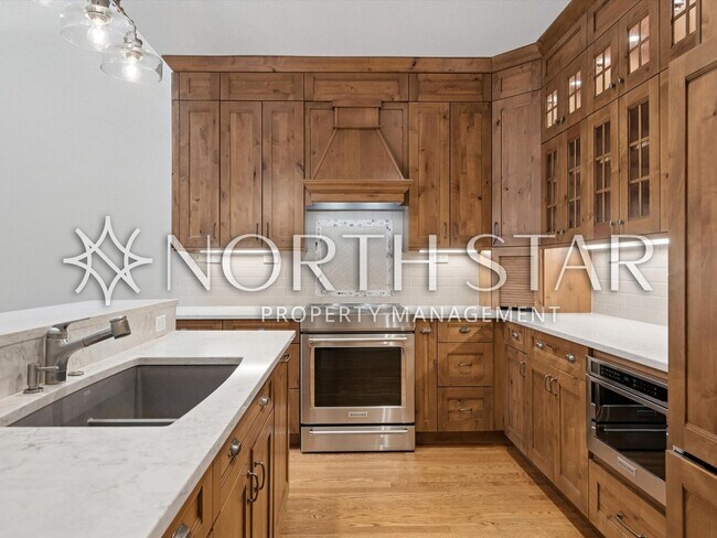 Building Photo - First Addition Townhome in Prime Location