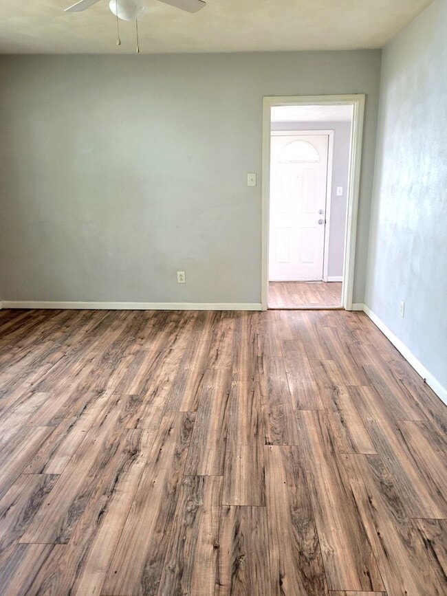 Building Photo - Updated and rent ready...450 Hamilton, Wood River