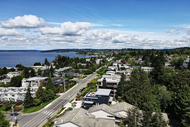 Building Photo - 4bd/4ba Kirkland Home