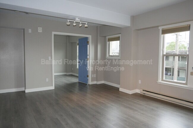 Building Photo - 505 E Denny Way