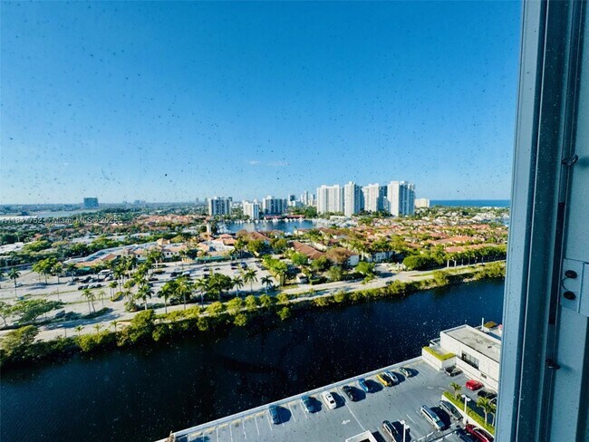 Building Photo - 3625 N Country Club Dr