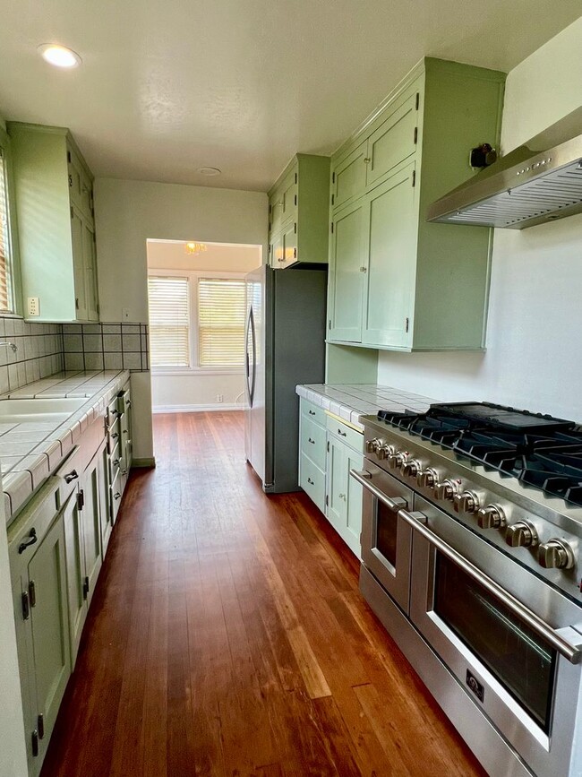 Building Photo - *** JUST REDUCED & MOVE- IN SPECIAL *** 3 Bedroom, 2 Bathroom charming Craftsman Style Home nestl...