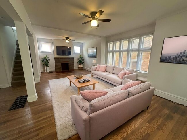 Building Photo - Huge Brick OSU Campus Single Family House!