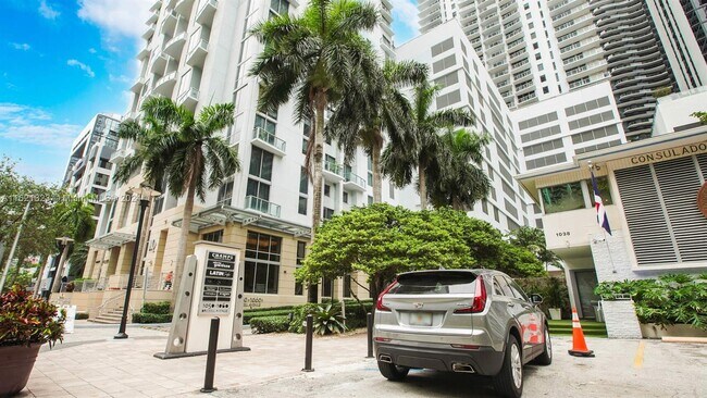 Primary Photo - 1050 Brickell Ave