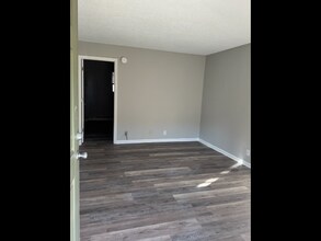 Building Photo - 276 White Bridge Pike