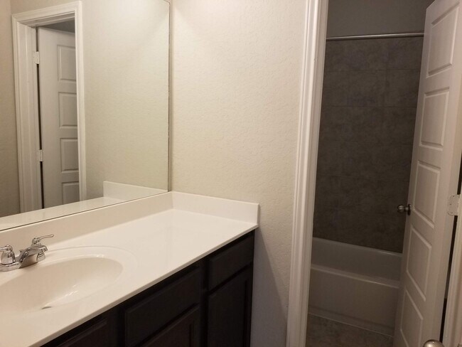 Building Photo - Gorgeous 1 story 4 bedroom Rental!