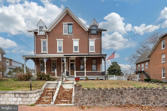 Building Photo - 313 Chestnut St