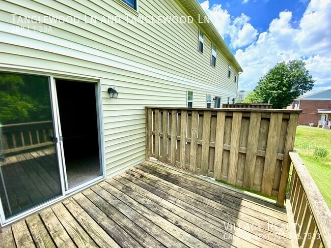 Building Photo - 442 Tanglewood Ln