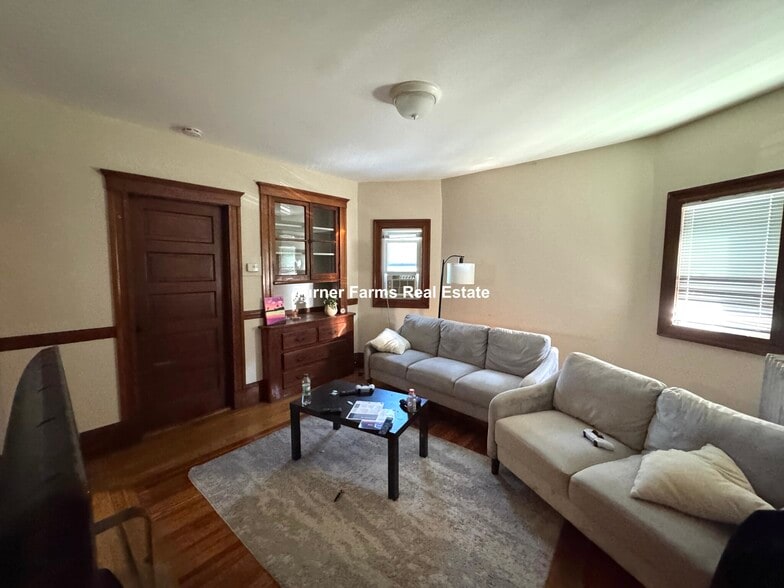 Primary Photo - 258 Boston Ave