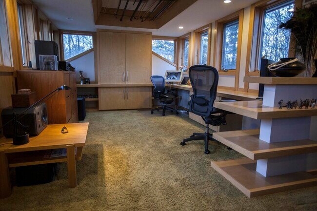 Building Photo - 1940 S Badour Rd