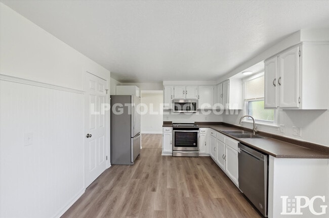 Building Photo - 2121 Bromford Rd