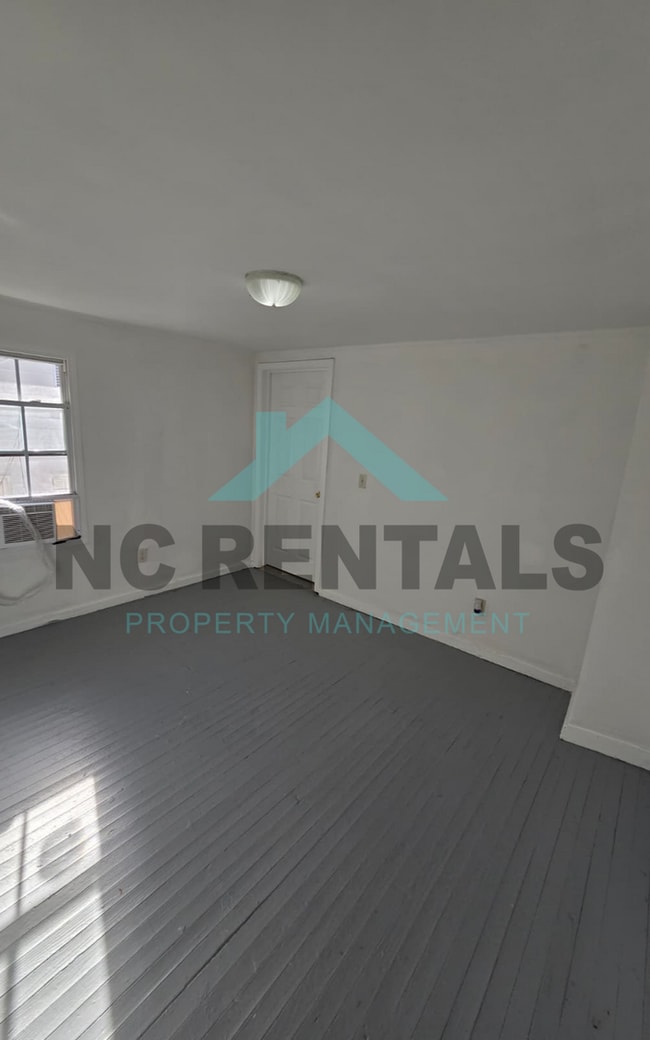 Building Photo - 613 Quarry St