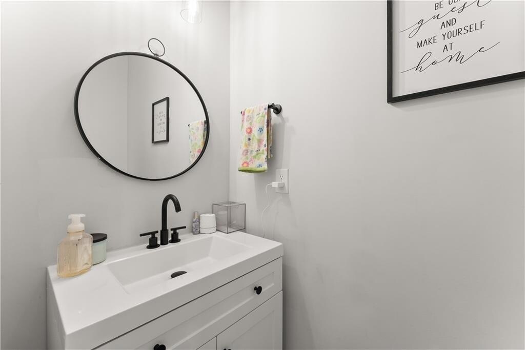 Building Photo - 3367 Abbey Way