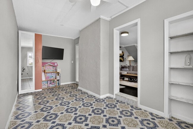 Building Photo - 412 El Prado