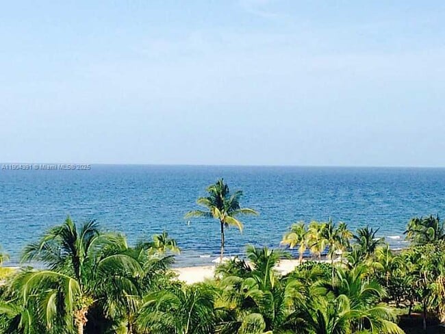 Primary Photo - 10275 Collins Ave