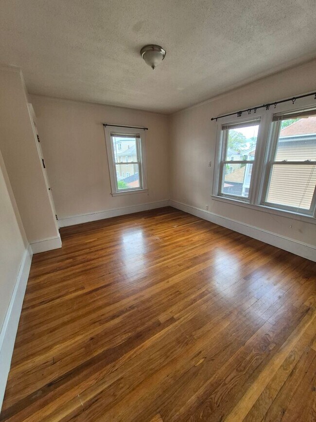 Building Photo - Nice 3 bed in Watertown