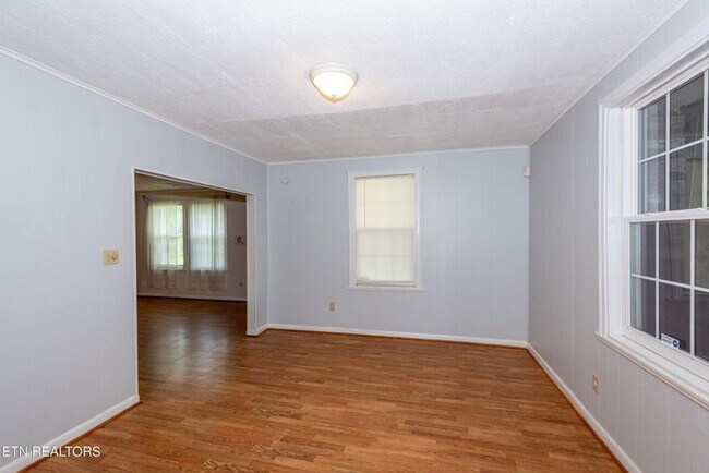Building Photo - Maryville 37804 - 2 bedroom, 1 bath home w...