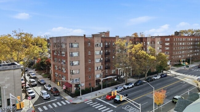 Building Photo - 2520 John F. Kennedy Blvd