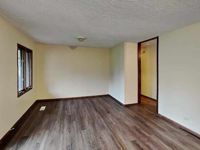 Building Photo - 16400 Sherwood Dr