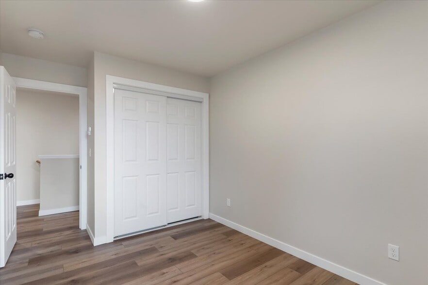 Building Photo - 1094 15th St SE