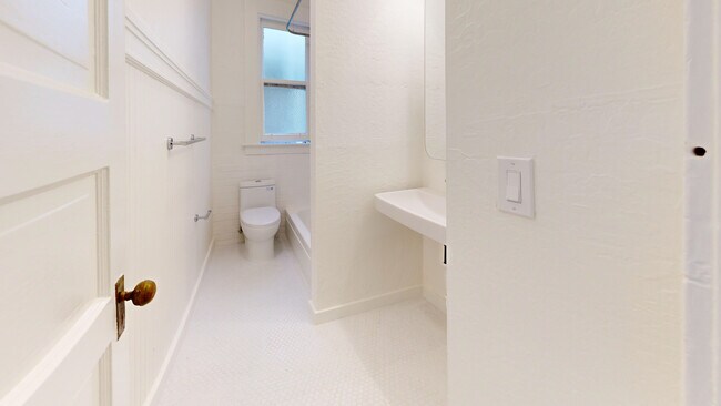 Building Photo - 1659 Grant Ave