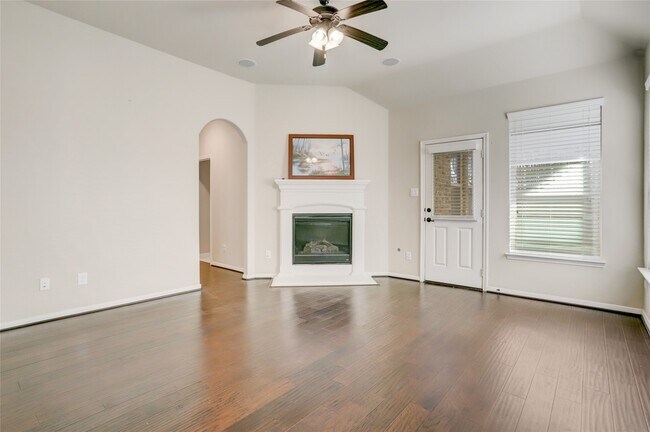 Building Photo - 624 Pedernales St