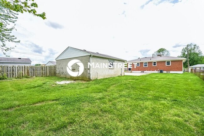 Building Photo - 3 Bedroom Pet-Friendly Home in Hillview, KY with Main Street Renewal