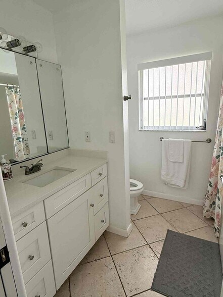 Building Photo - 424 Bellini Cir