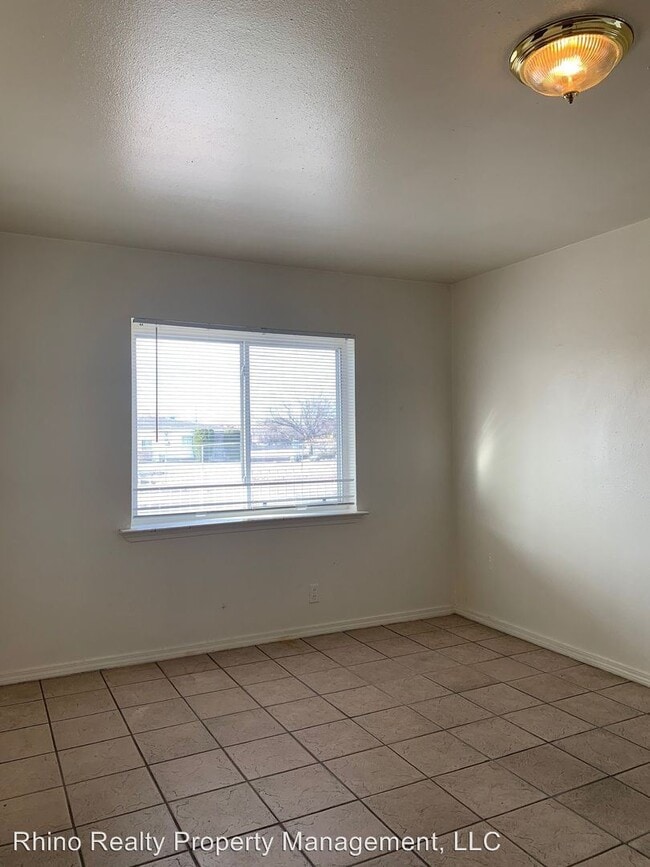 Building Photo - 370 Atrisco Dr SW