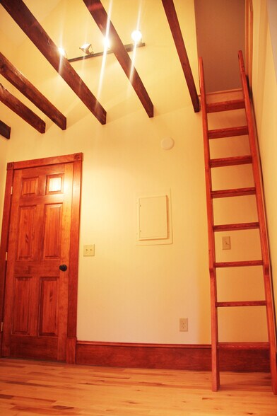Building Photo - 46 N Champlain St