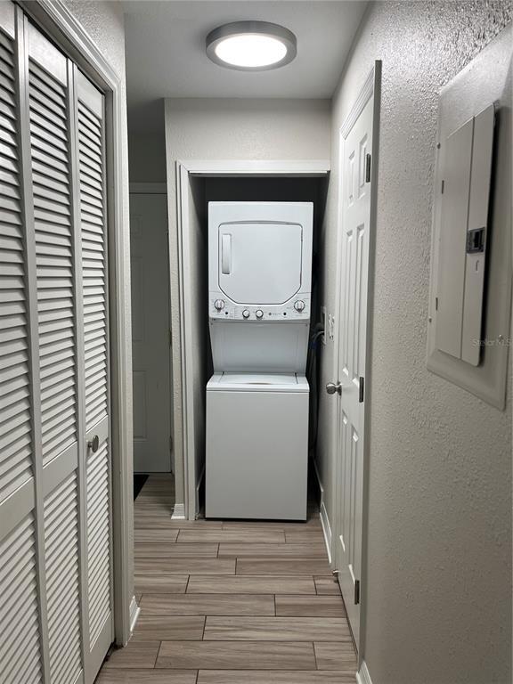 Building Photo - 528 Golden Raintree Pl