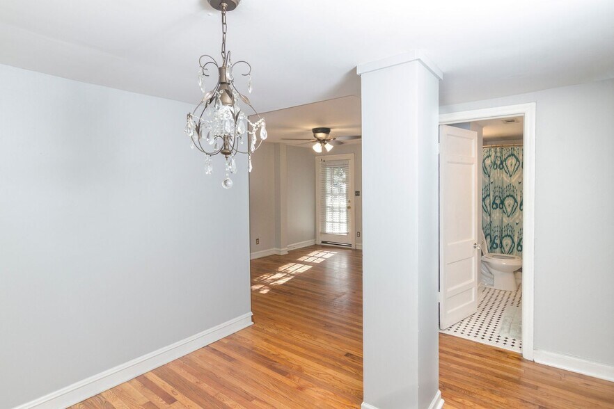 Building Photo - Charming Midtown Condo with Private Entrance