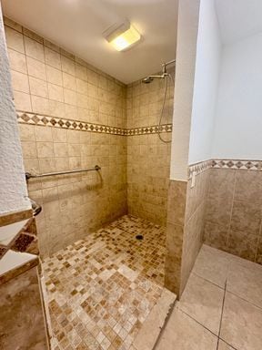 Building Photo - Newly Remodeled Beautiful and Spacious Shoreline Home