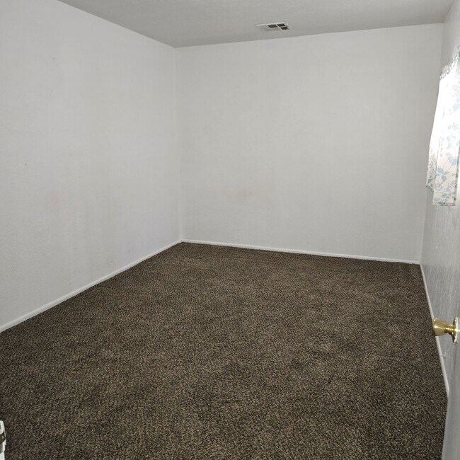 Building Photo - 701 W Soto St