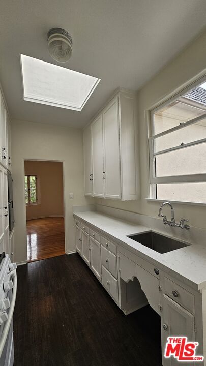 Building Photo - 152 S Roxbury Dr