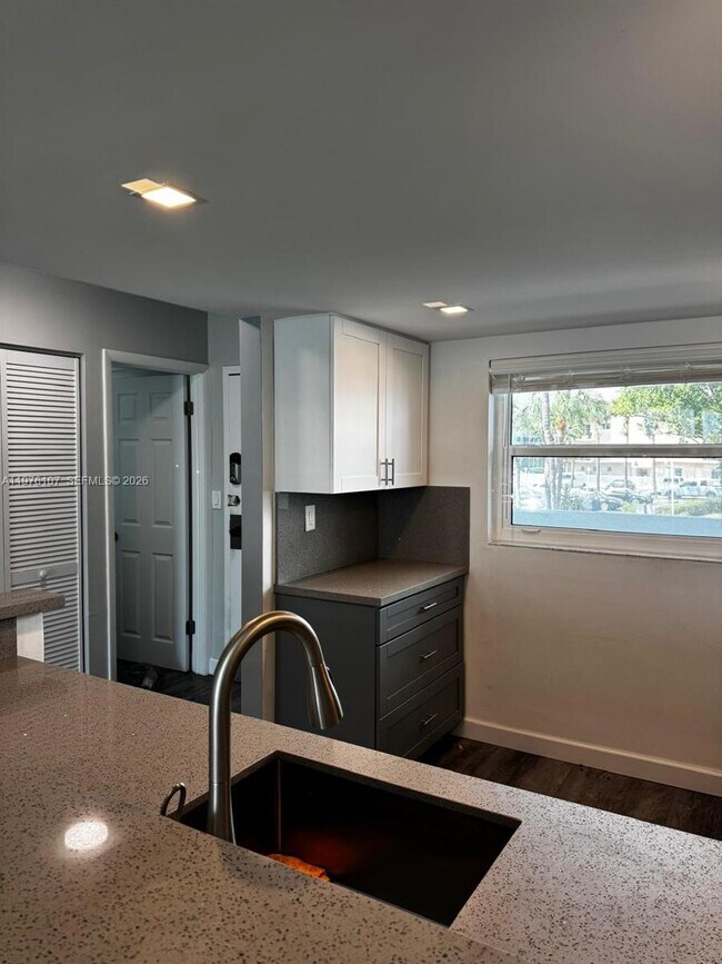 Building Photo - 4000 NE 170th St